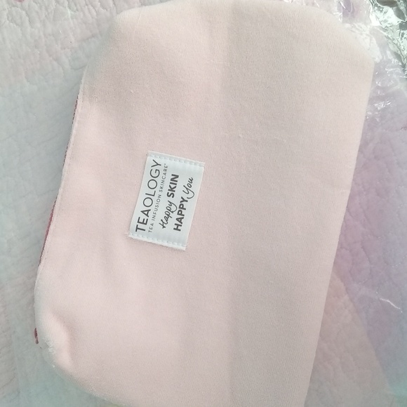 Sold BNWT Teaology Pink Cosmetic Bag *FREE WITH $40+ PURCHASE - Picture 2 of 4